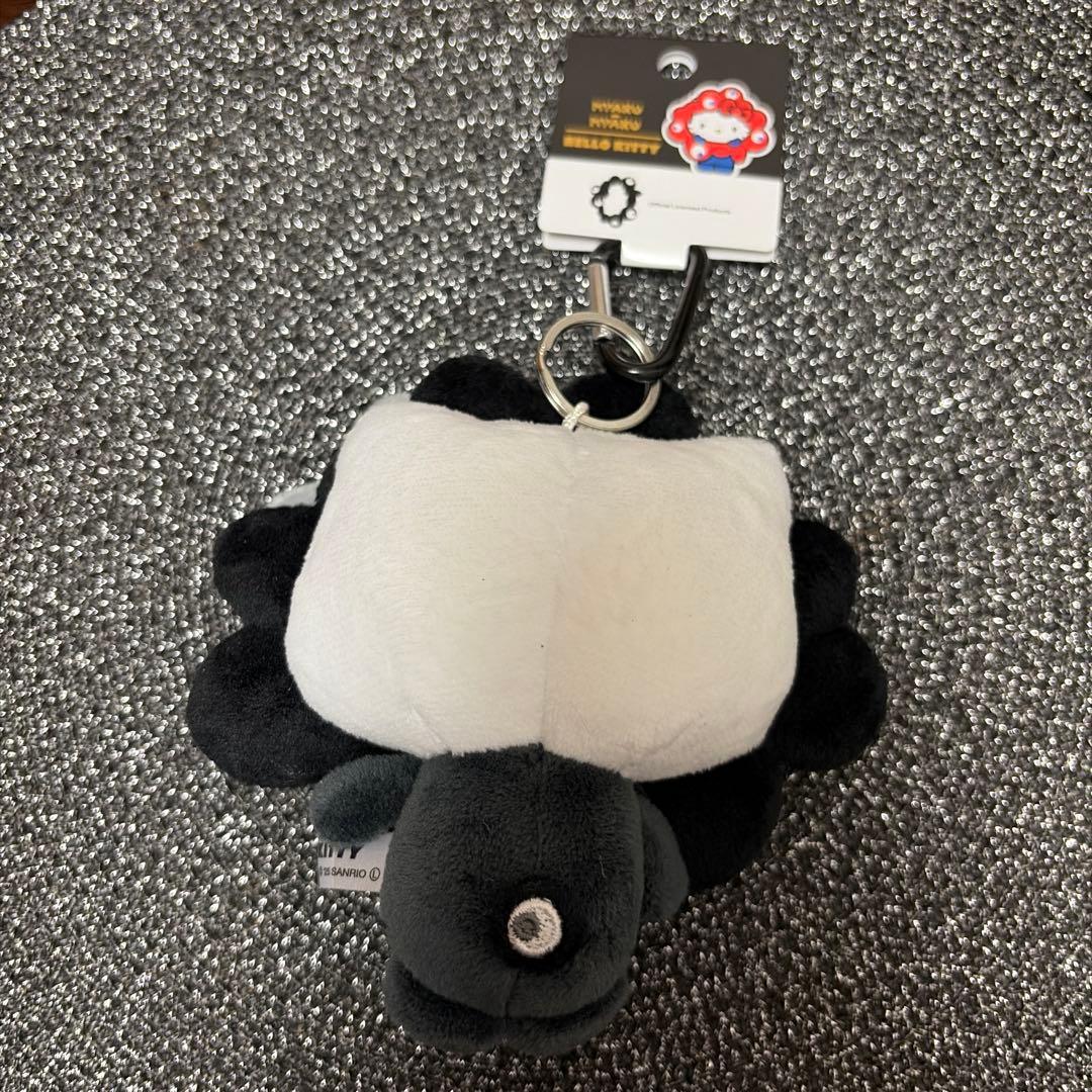 BC 黒ミャクミャクなりきりぬいぐるみ カラビナ付きサンリオ　キティ