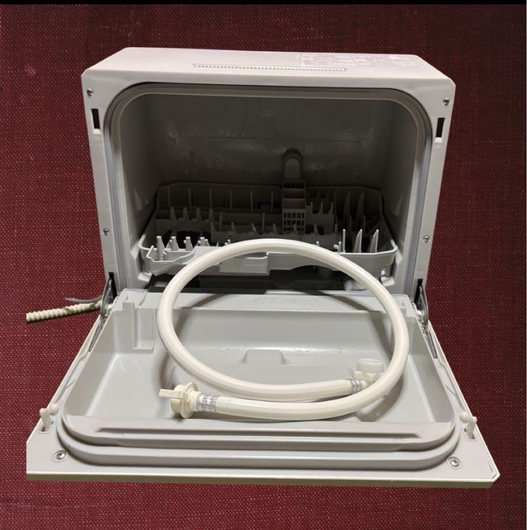 （中古品）パナソニック 食器洗い乾燥機 プチ食洗 NP-TCM1 ホワイト。