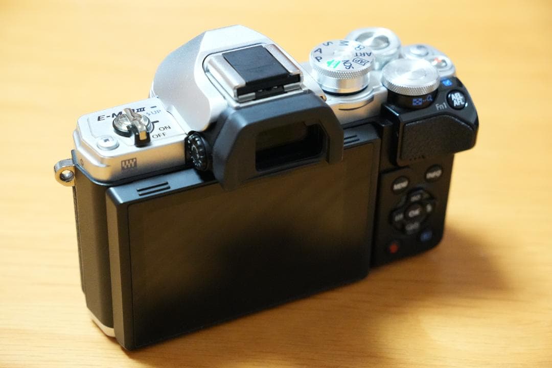 OLYMPUS E-M10 Mark III ダブルズームキット＋周辺アイテム