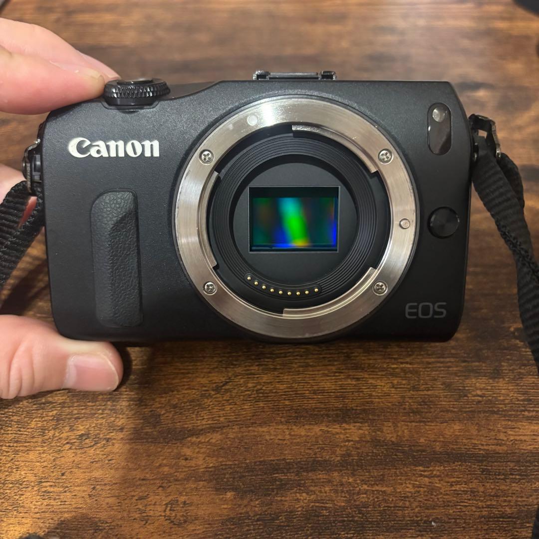 Canon ミラーレス一眼　EOS M キット　完動品　EF-EOS M付き