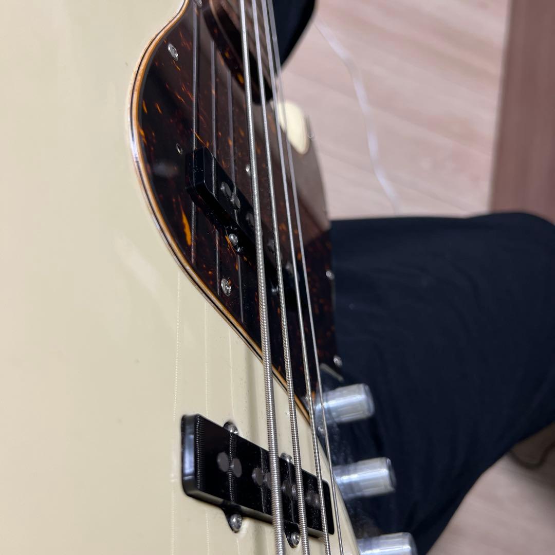 ベース Squier Jazz Bass