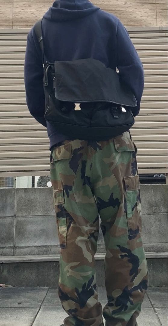 PRADA A4可 メッセンジャーバッグ ショルダーバッグ ナイロン 黒 肩掛け