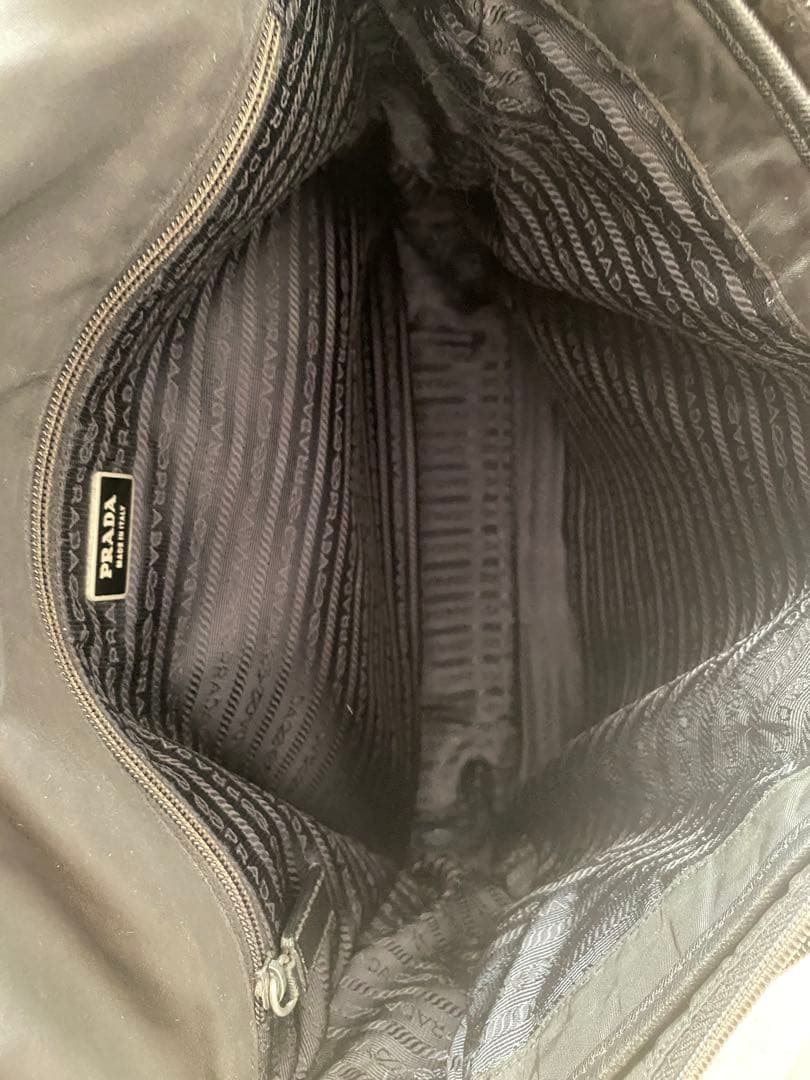 PRADA A4可 メッセンジャーバッグ ショルダーバッグ ナイロン 黒 肩掛け