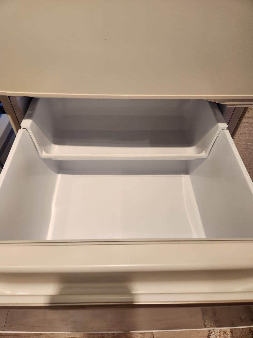 ホワイト冷蔵庫 調整棚付き