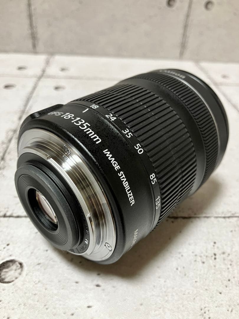 Canon EF-S 18-135mm 3.5-5.6 IS STM キヤノン