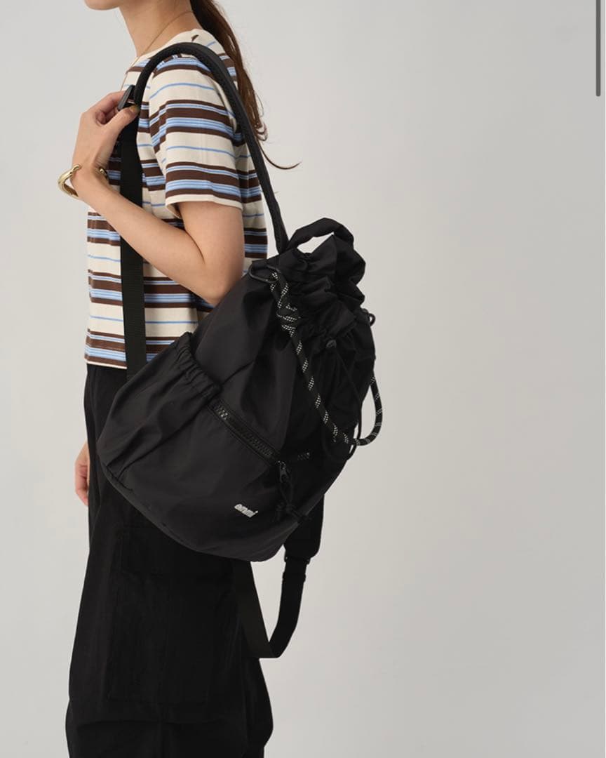 emmi エミ　撥水 emmiロゴマルチバックパック　黒