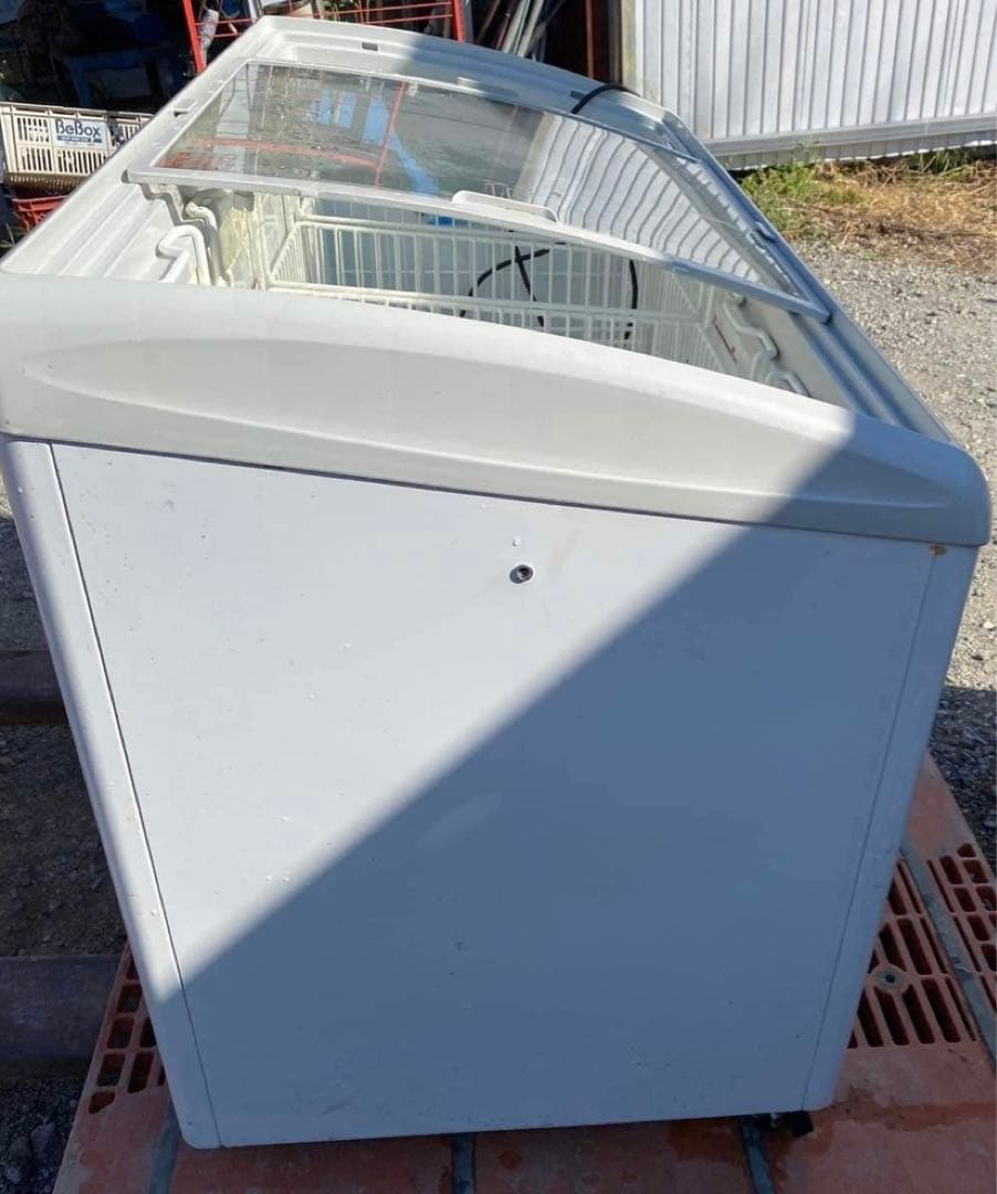 ホワイト冷凍庫 ガラス蓋付き