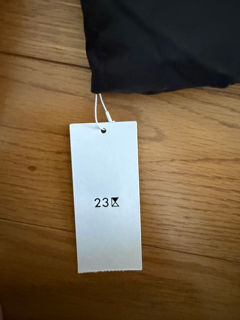 新品未使用タグ付き23区フード付き　ダウンジャットロング丈ブラック