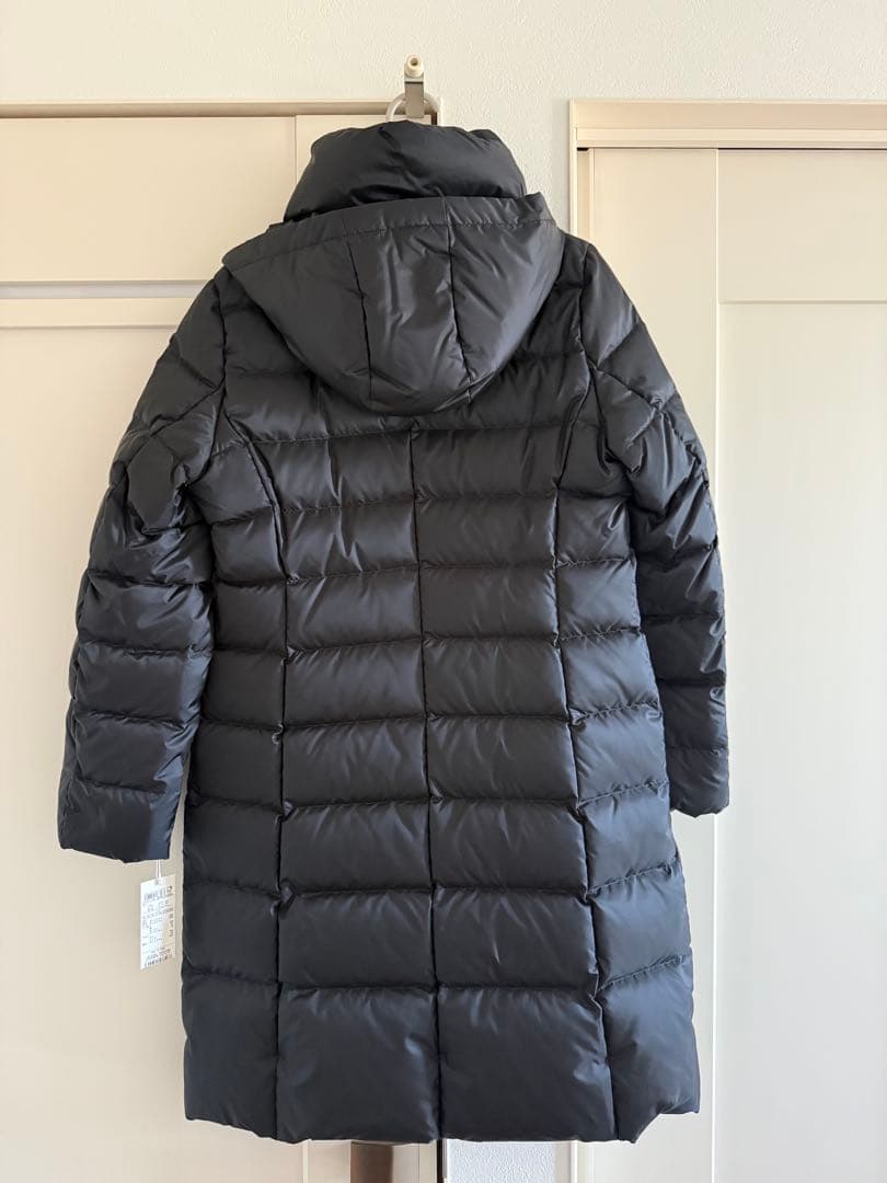 新品未使用タグ付き23区フード付き　ダウンジャットロング丈ブラック