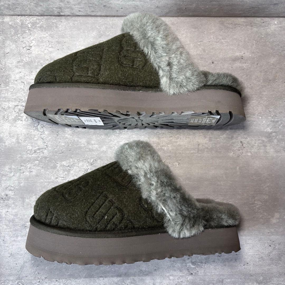 【専用】UGG アグ　新品　ディスケット　ロゴ サンダル 希少デザイン