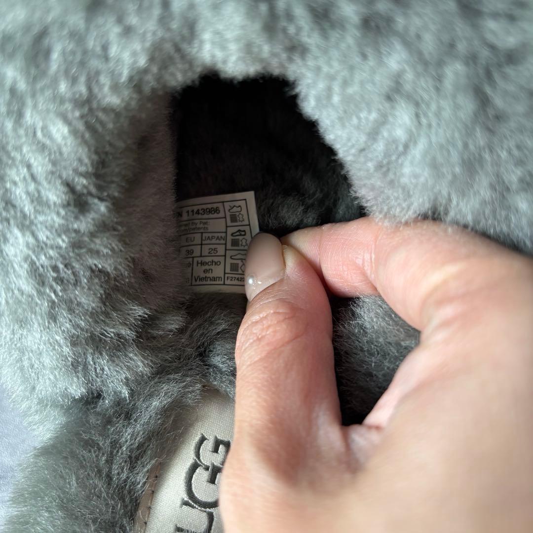 【専用】UGG アグ　新品　ディスケット　ロゴ サンダル 希少デザイン