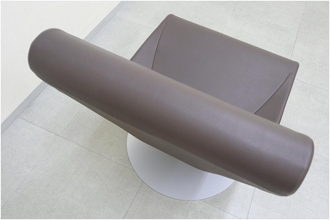 展示品 カッシーナ ブーメラン プリュス ラウンジ スウィベル チェア 回転