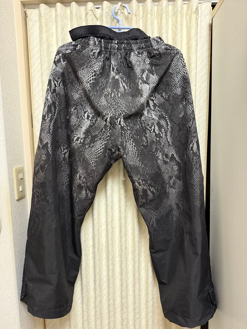 ZACHARIAH スノーボードウェア 蛇柄 ブラック　Sサイズ　男女兼用