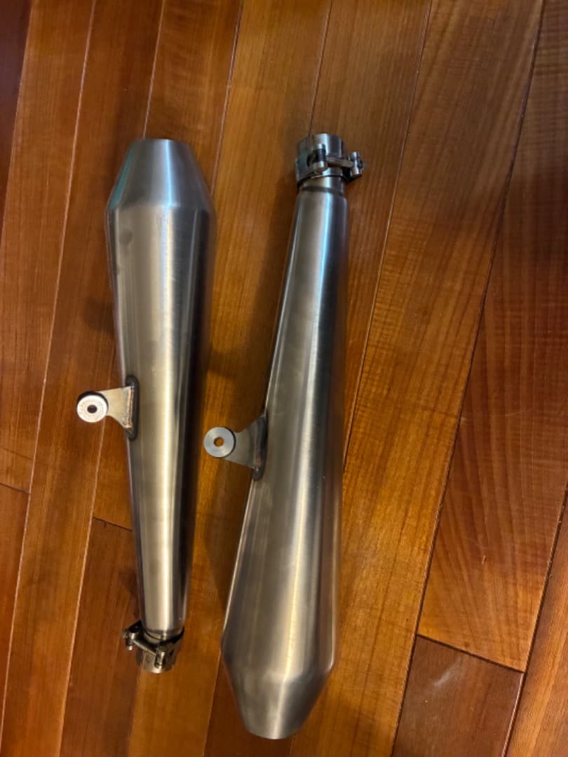 トライアンフ スラクストン1200R スリップオン マフラー 2本セット