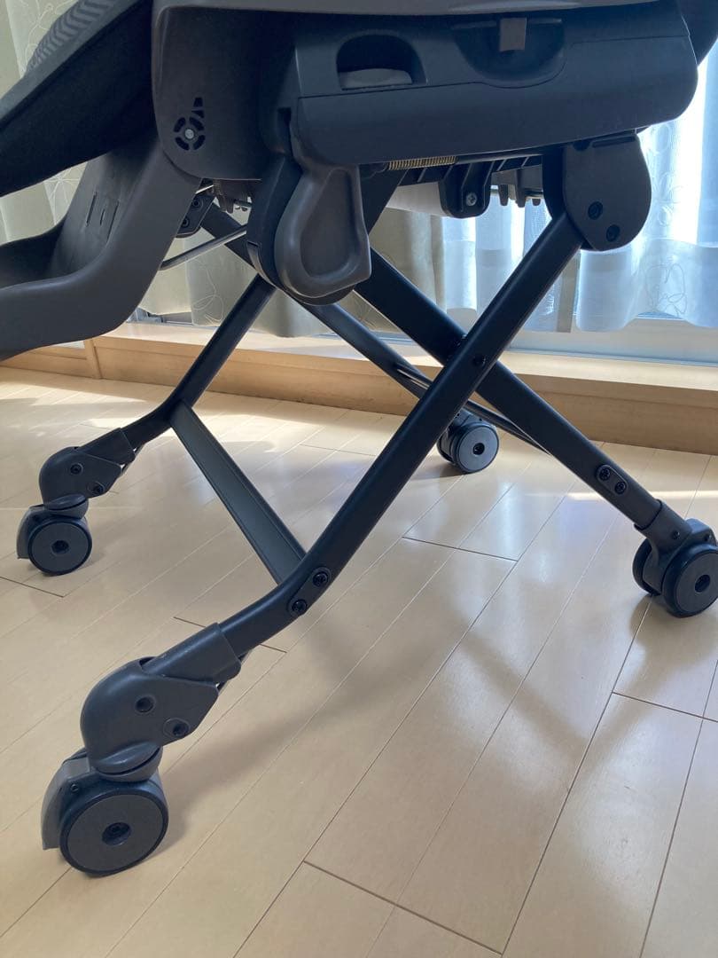 Combi ベビーステーション　手動ハイローチェア　ヒッコリーグレー