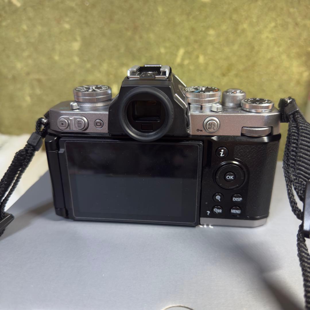 Nikon Zfc 16-50 VR レンズキット シルバー