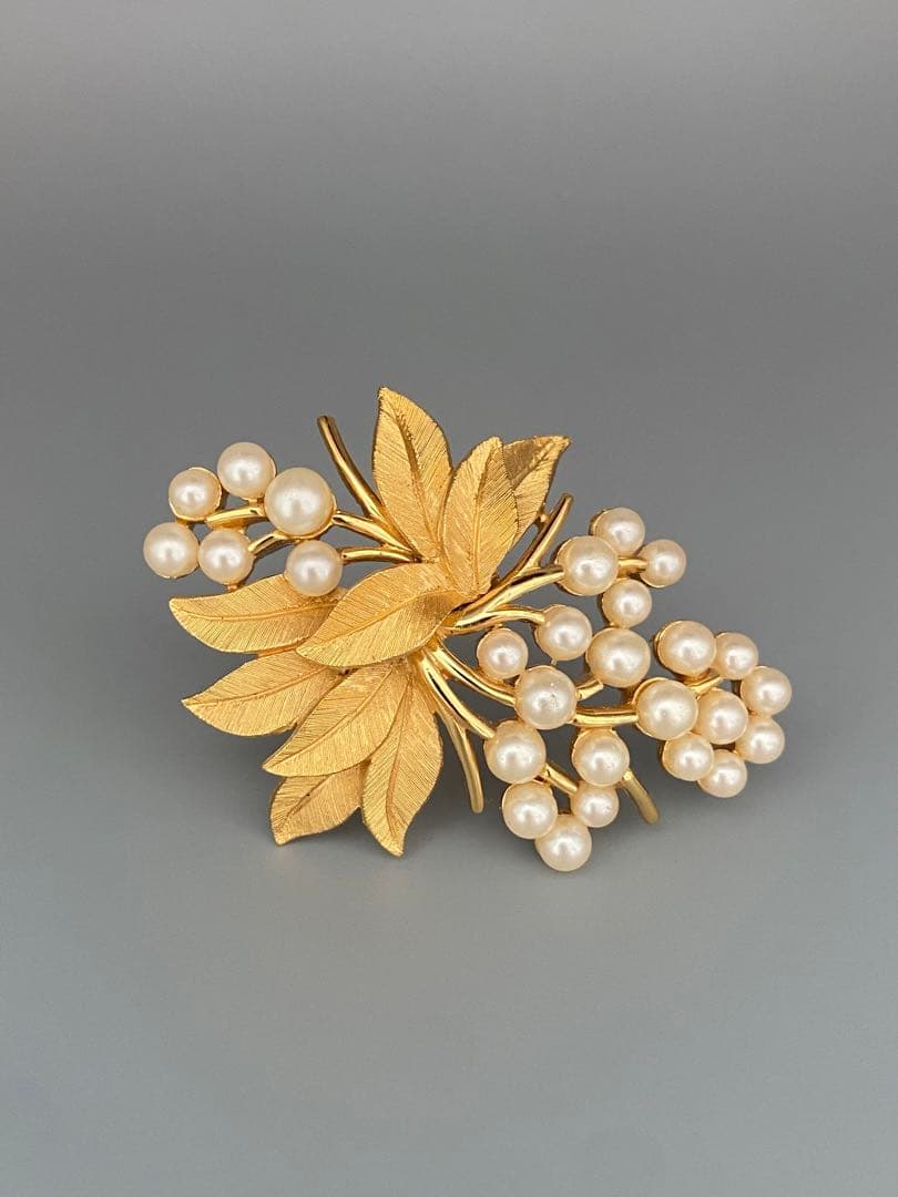 lotuscloud 2530⭐️TRIFARI トリファリヴィンテージブローチ