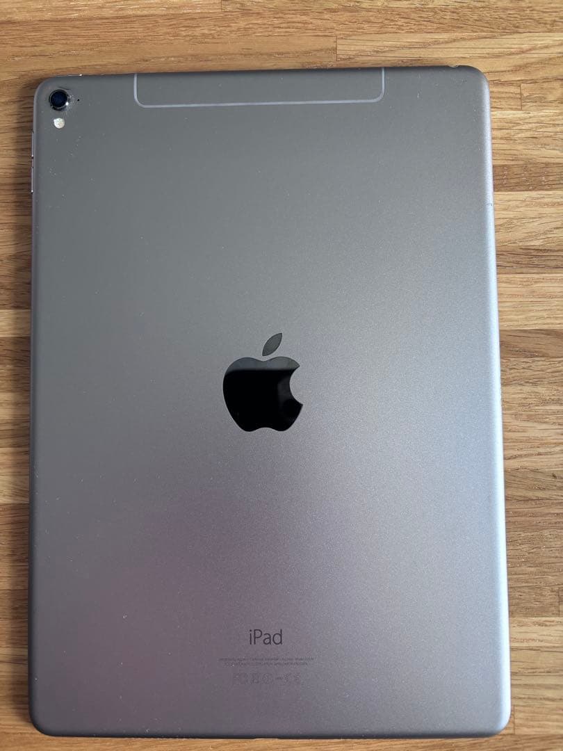 iPad pro スペースグレー 9.7インチ ケース、フィルム付き