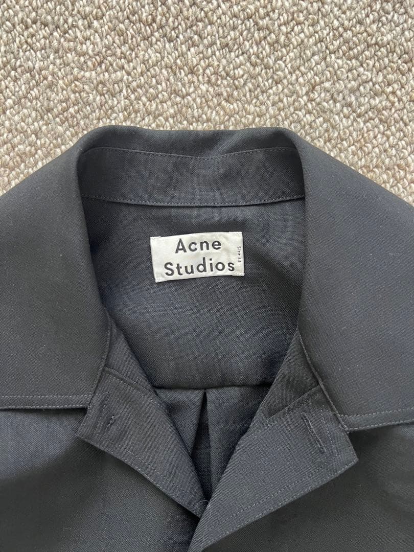 Acne Studios ブラックシャツ