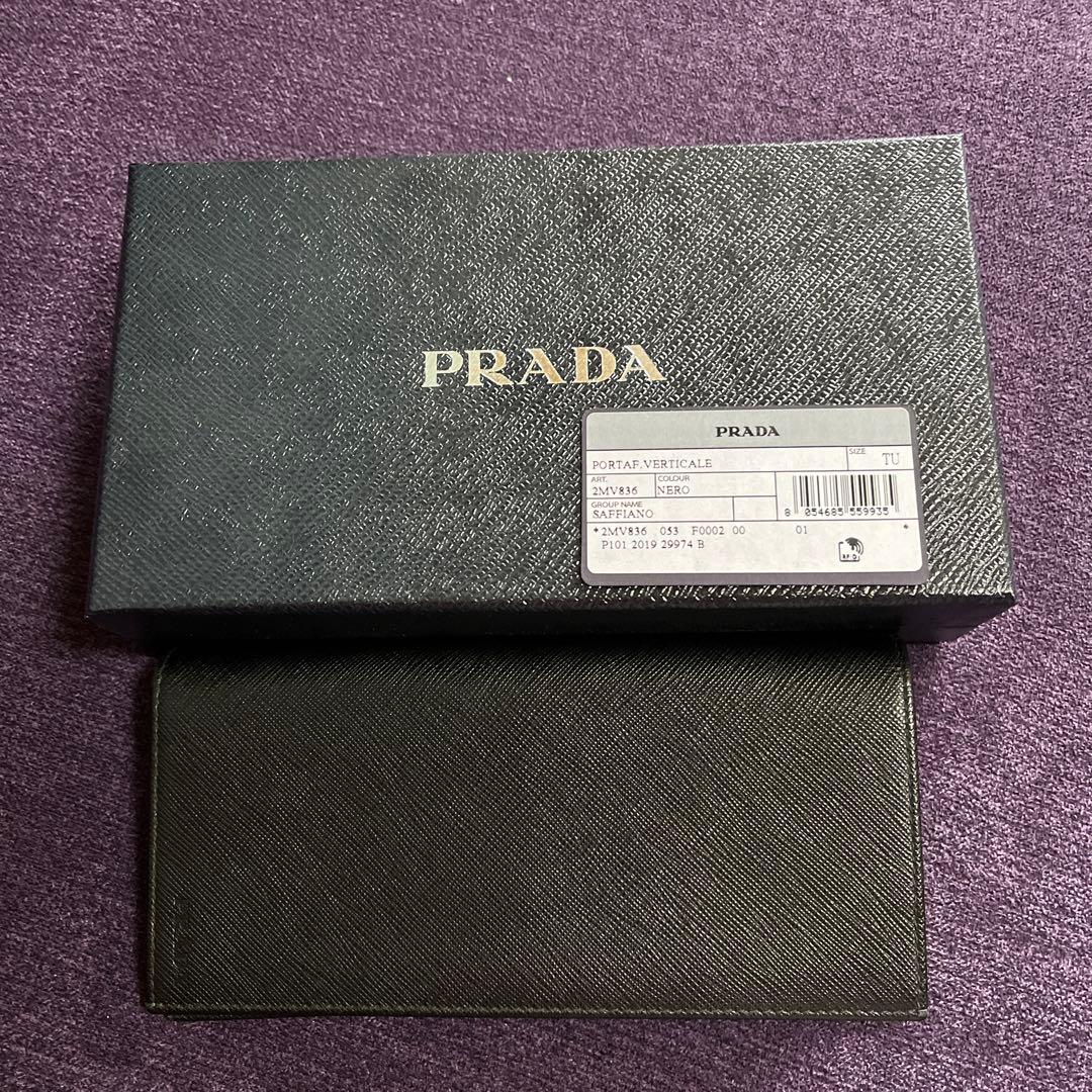 プラダ長財布