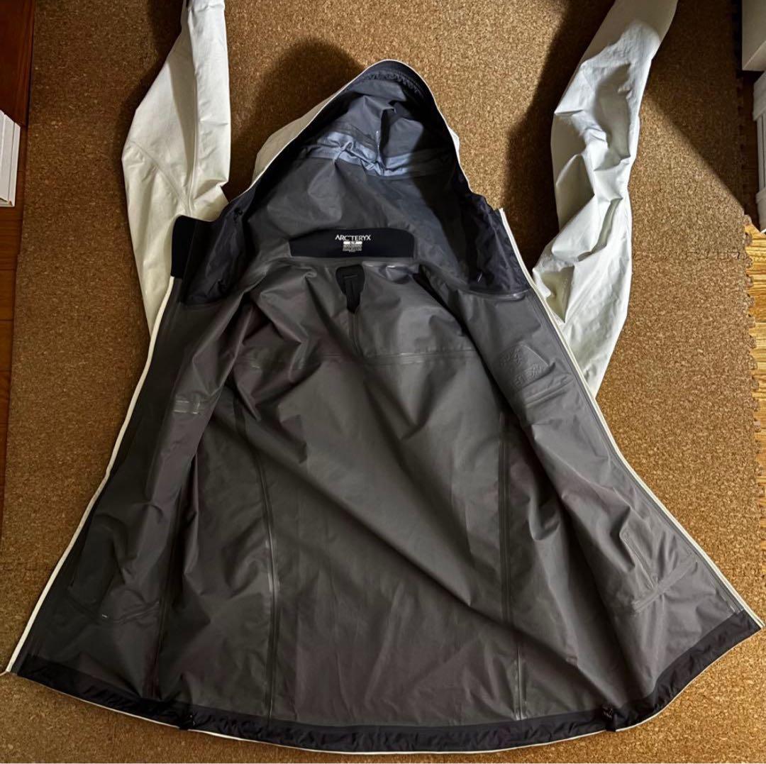 美品アークテリクスビームス ベータ SL メンズSオフホワイトナイロン