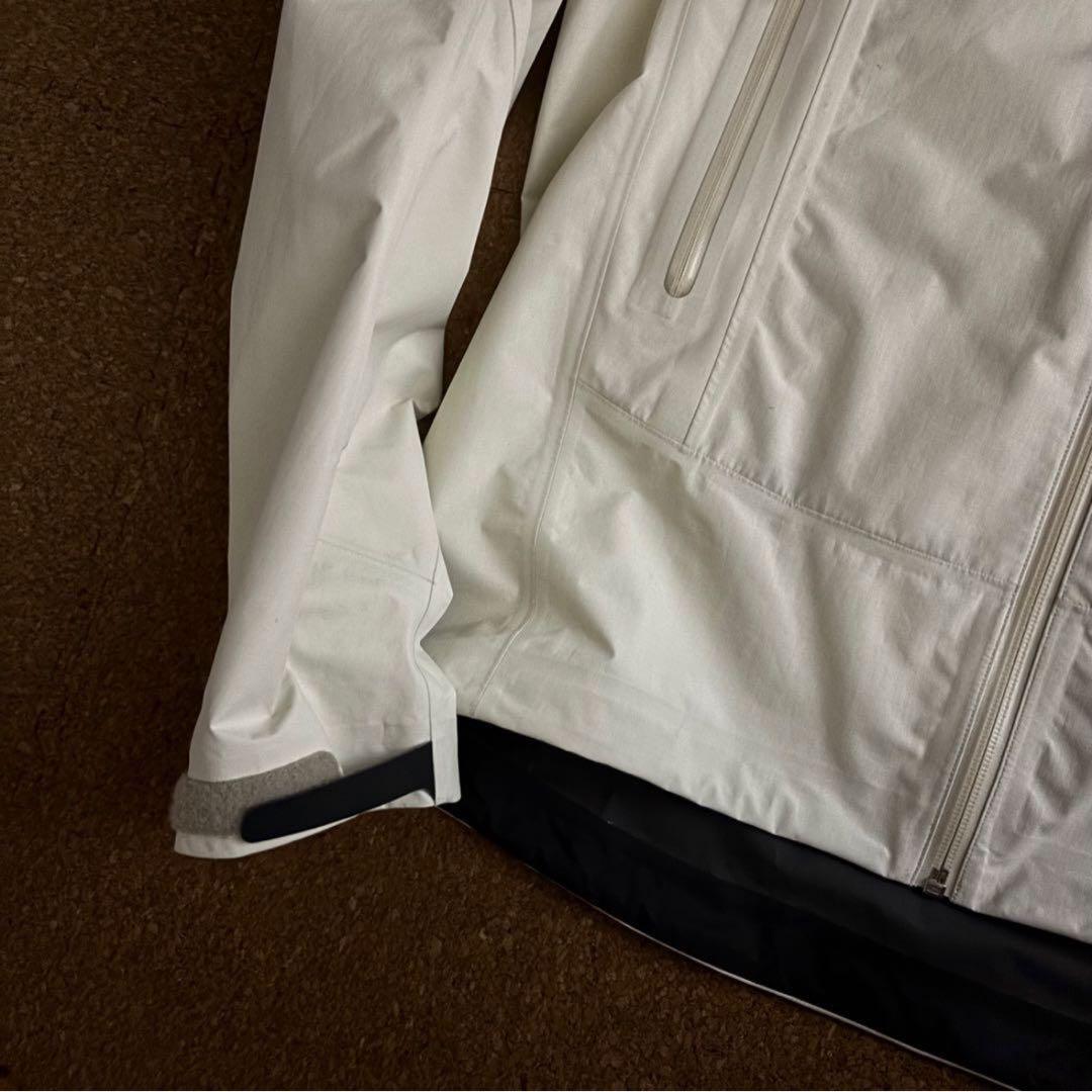 美品アークテリクスビームス ベータ SL メンズSオフホワイトナイロン
