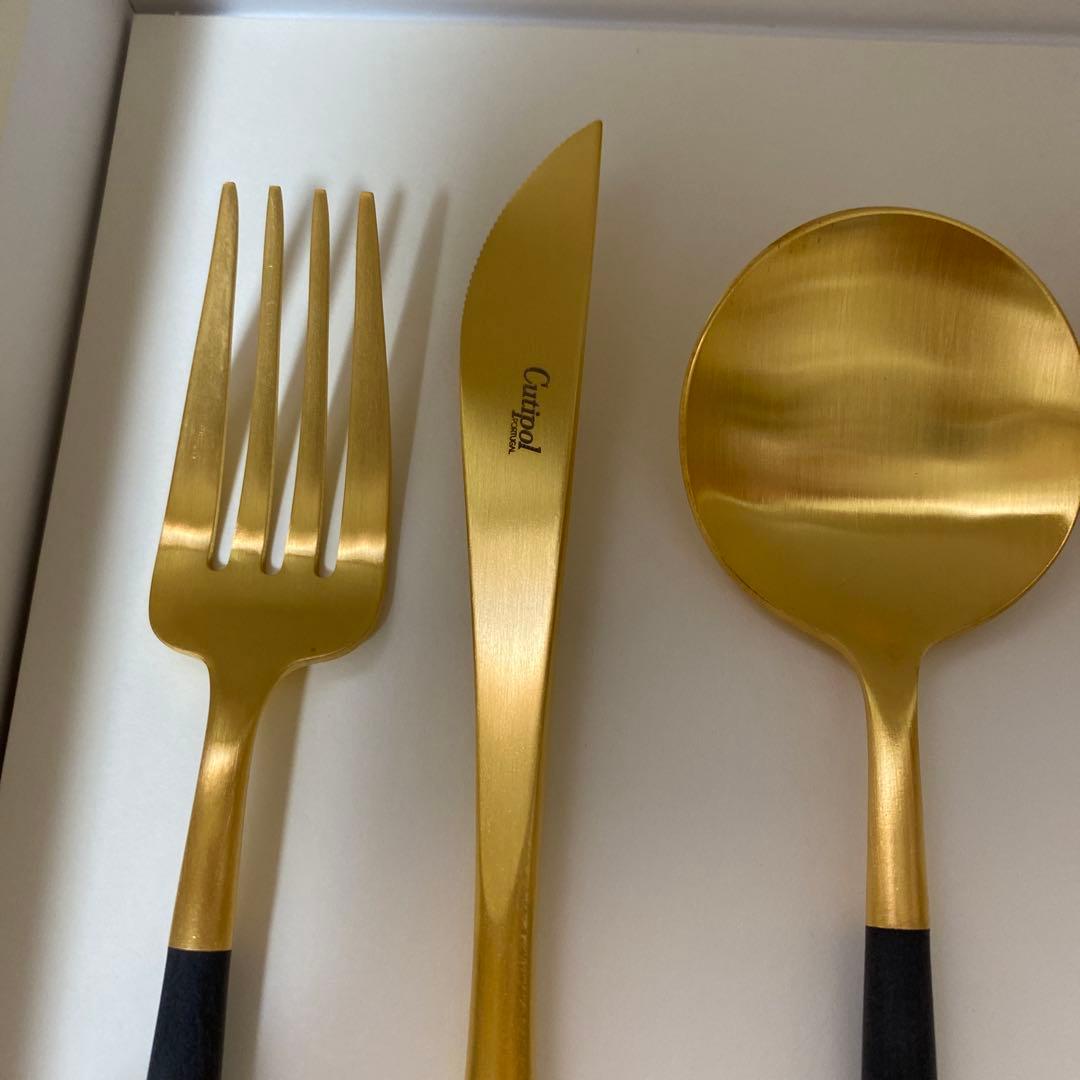 みり　　　　　　　　　　　正規品　Cutipol のカトラリー