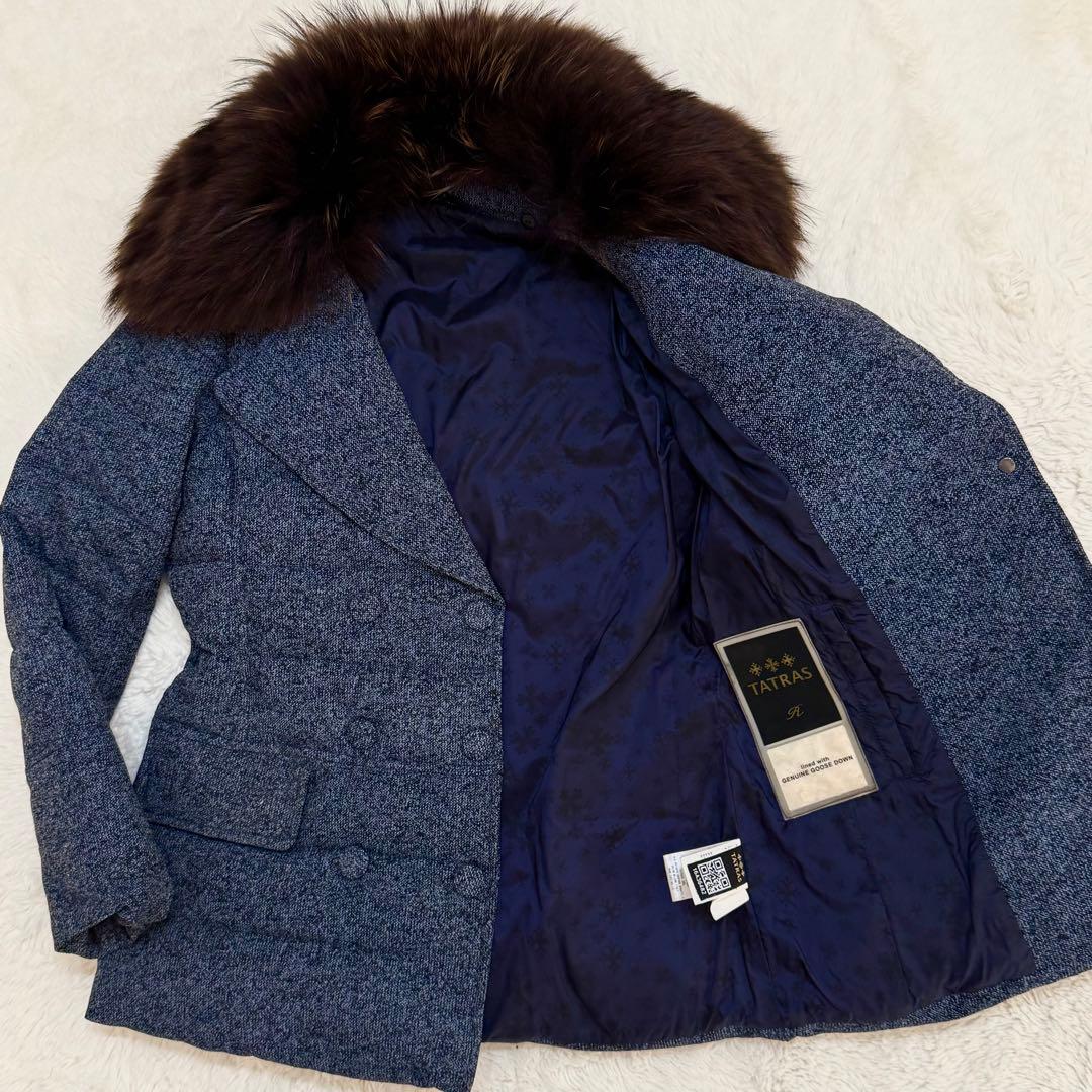 ラクーンファー●タトラスLIVIA ダウンコート 袖ロゴワッペン 裏地ロゴ総柄