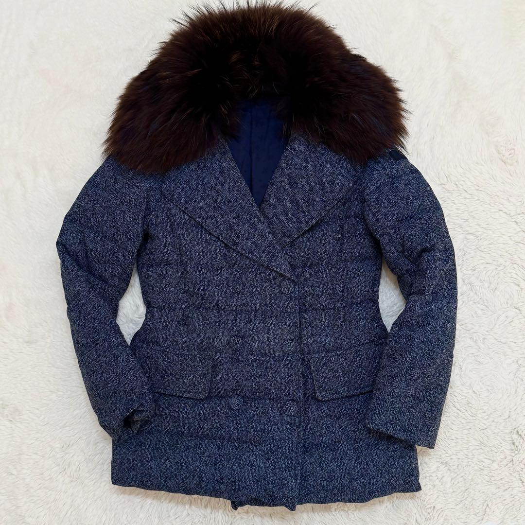 ラクーンファー●タトラスLIVIA ダウンコート 袖ロゴワッペン 裏地ロゴ総柄