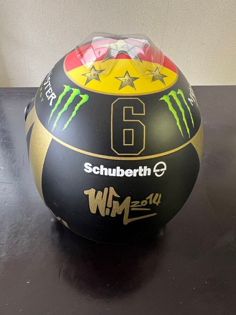 （美品）メルセデスF1 ニコロズベルグ直筆サイン入り1/2ヘルメット