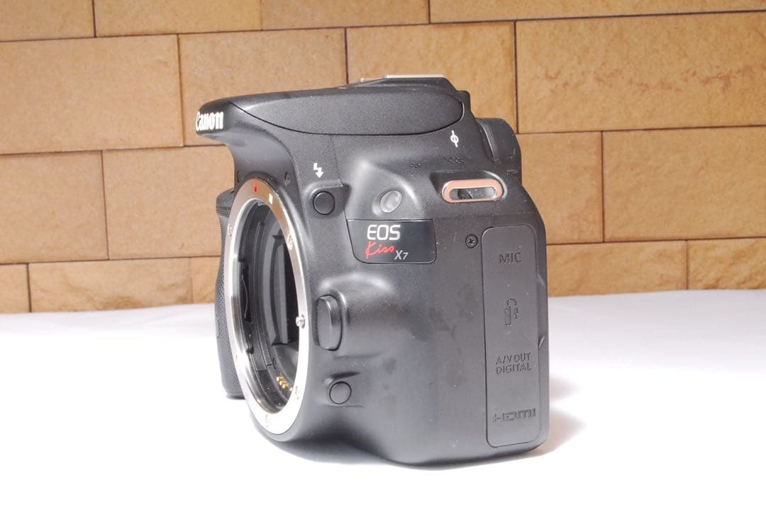 Canon EOS kiss X7 レンズキット カメラケース付き タッチパネル