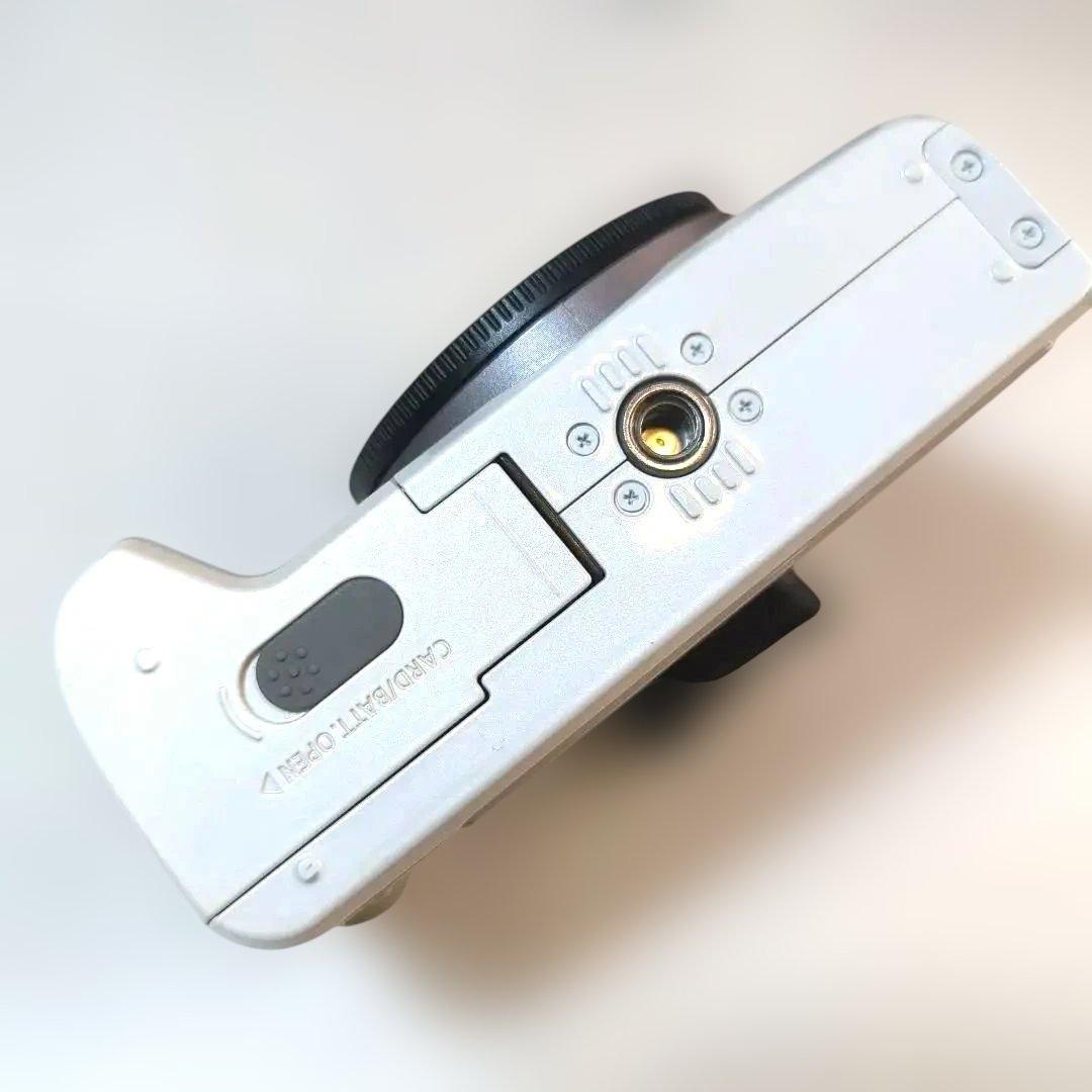 ♪Canon EOS kiss M ホワイト ミラーレスカメラ レンズ3本付き