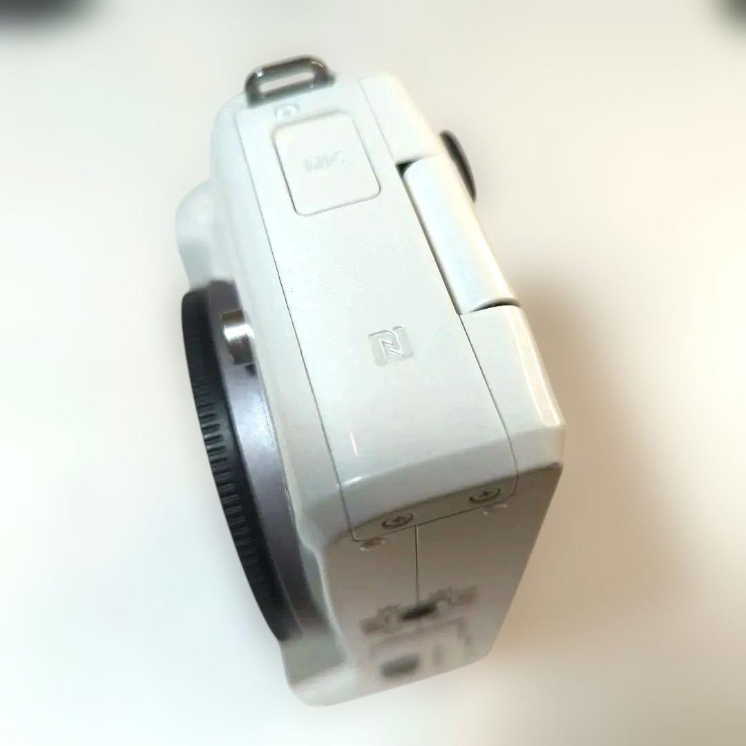 ♪Canon EOS kiss M ホワイト ミラーレスカメラ レンズ3本付き