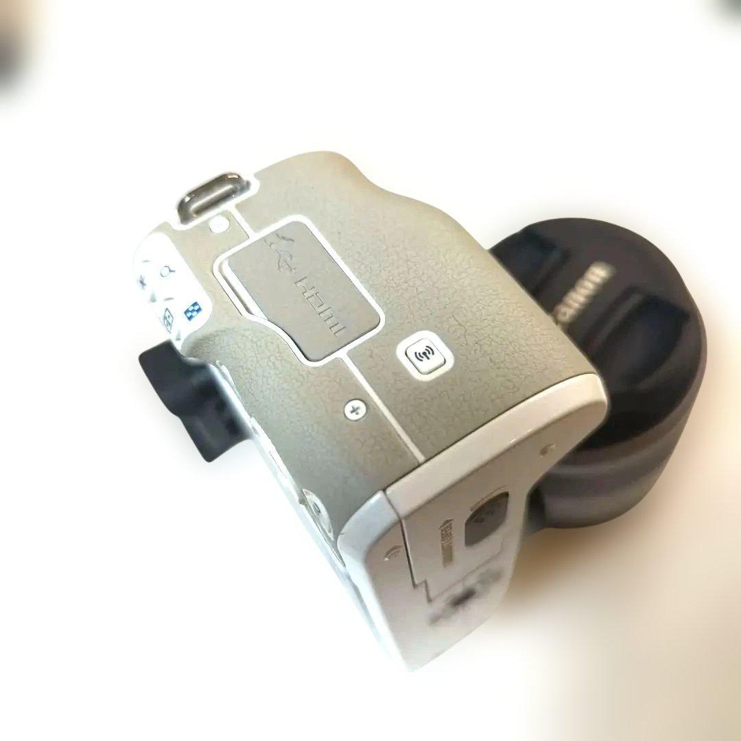 ♪Canon EOS kiss M ホワイト ミラーレスカメラ レンズ3本付き