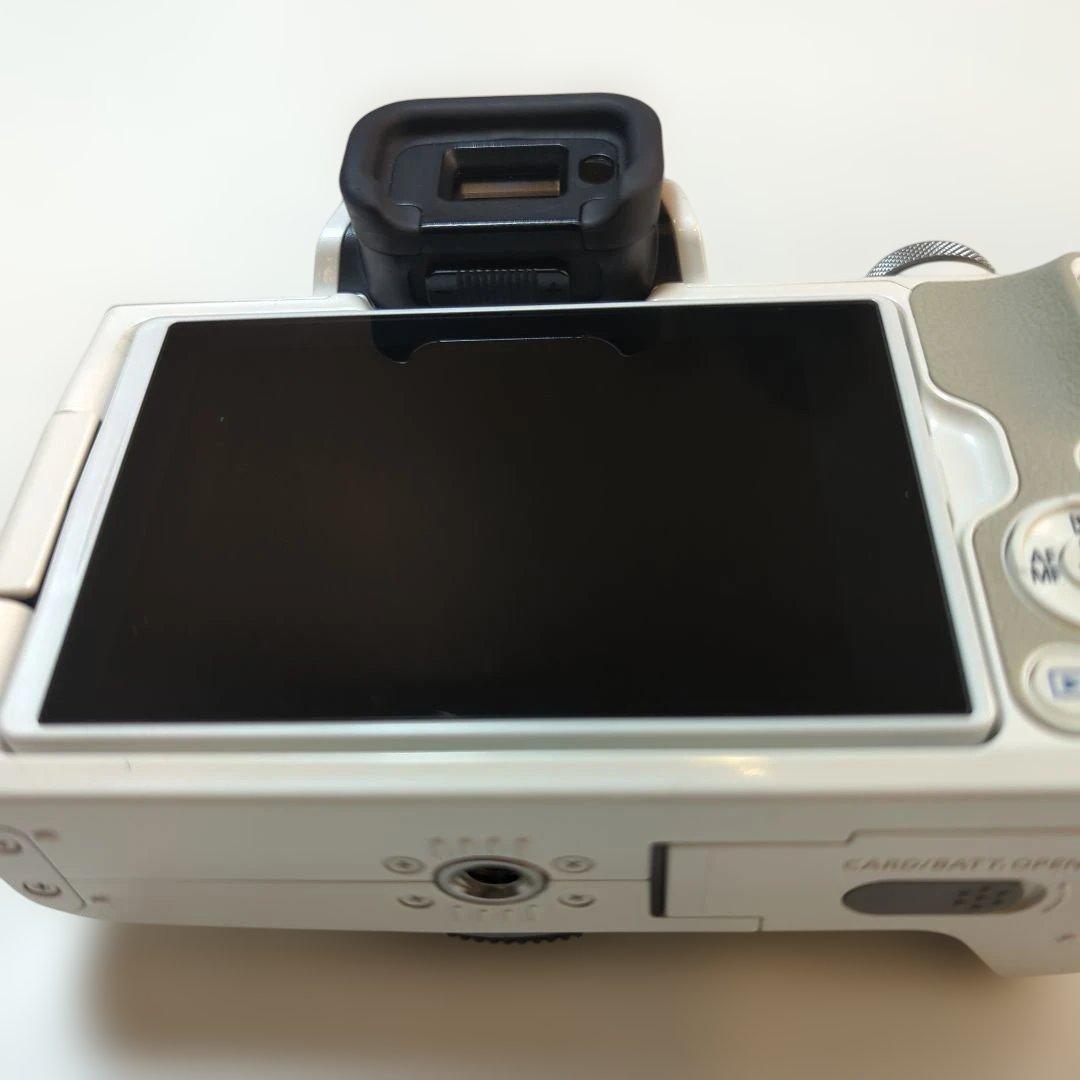 ♪Canon EOS kiss M ホワイト ミラーレスカメラ レンズ3本付き