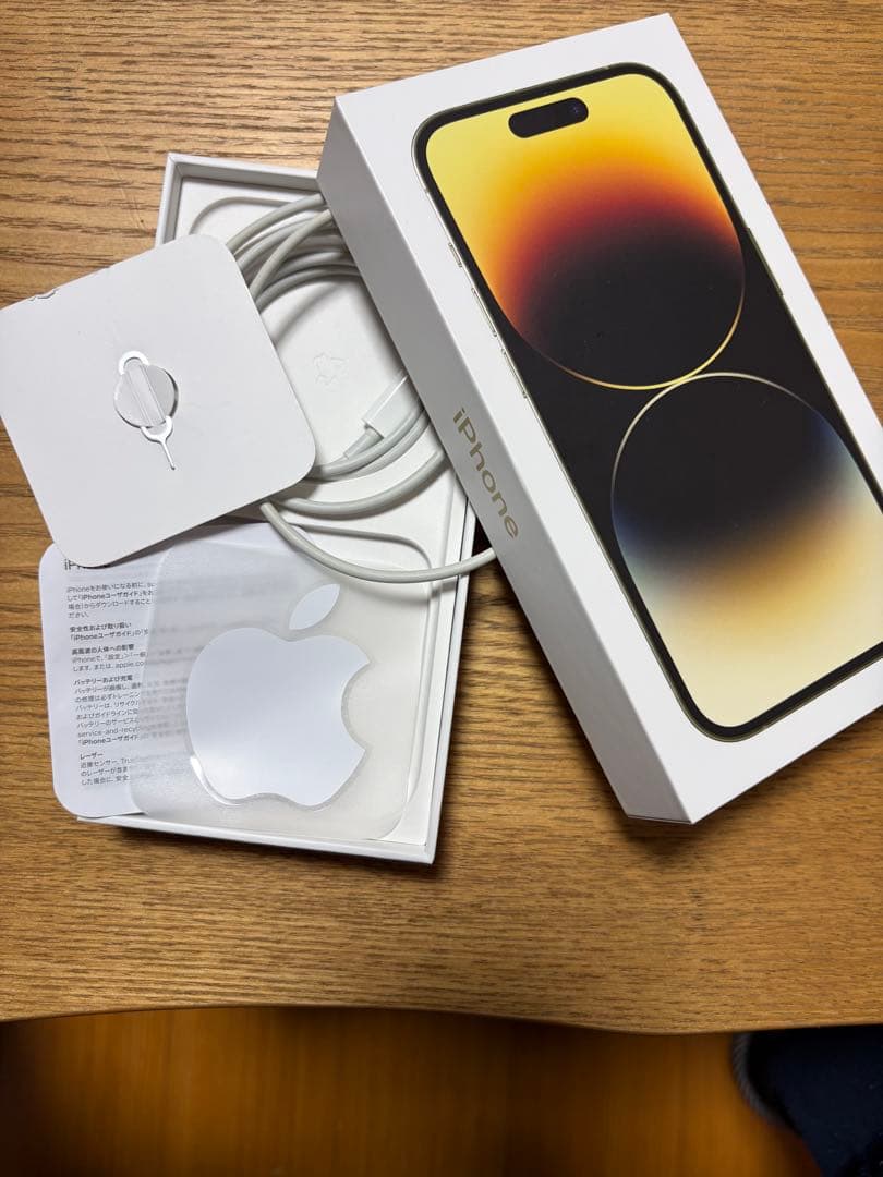 エ*ン様 Apple iPhone 14 Pro 本体　画面上部割れ