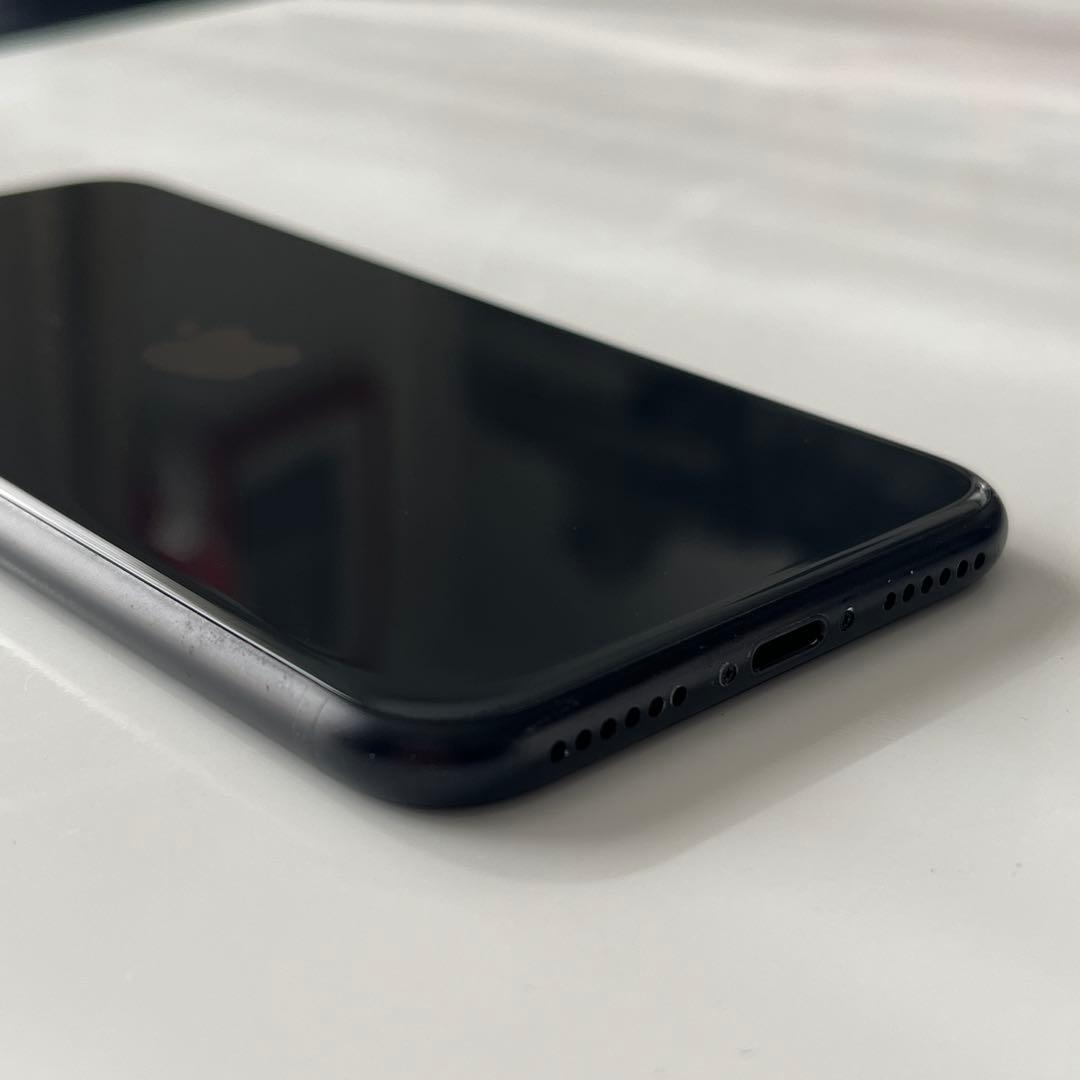 極美品　iPhone SE第2世代　64GB SIMフリー　　本体　ブラック