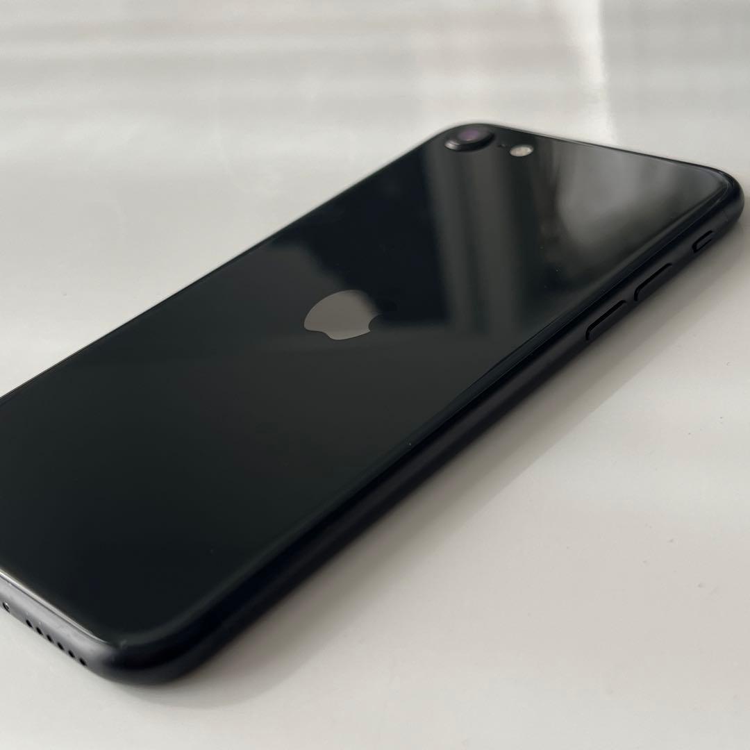 極美品　iPhone SE第2世代　64GB SIMフリー　　本体　ブラック