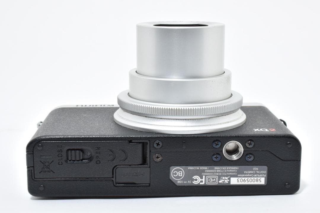 FUJIFILM XQ2 シルバー デジタルカメラ コンパクトデジタルカメラ