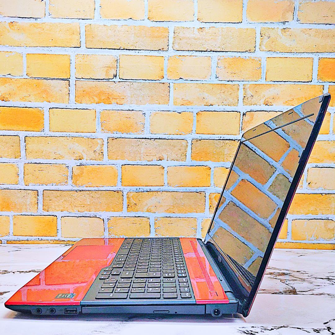 お手頃価格ノートパソコン❤️爆速SSD☘️Blu-ray・メモリ８G❣️最強i7