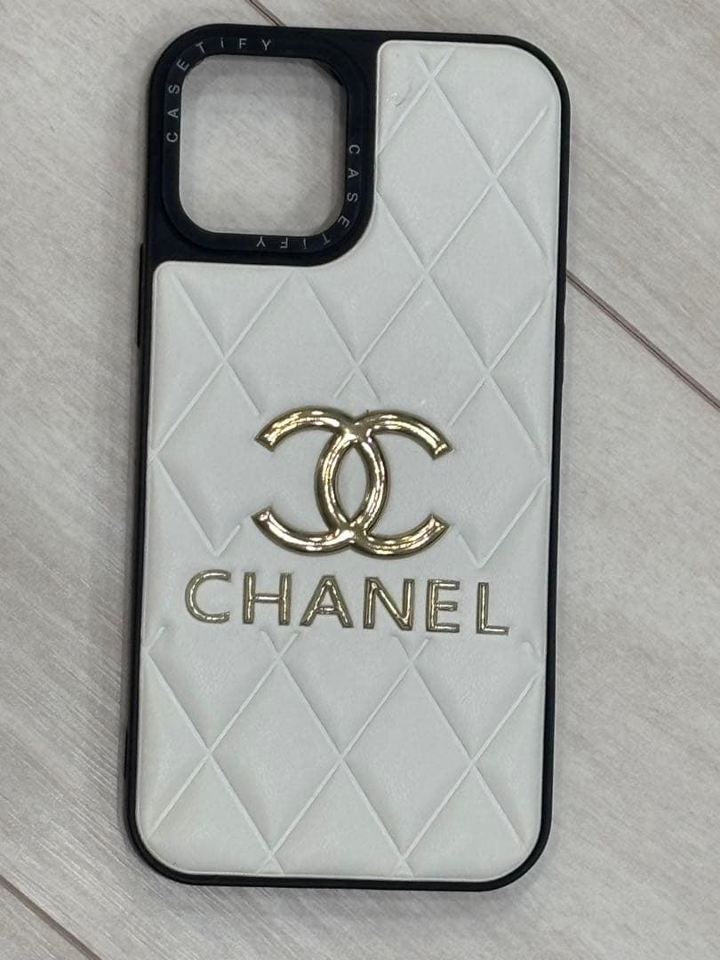 iPhoneケース 人気ホワイト　15pro ラスト1品❣️トレンド品❣️かわいい❣️