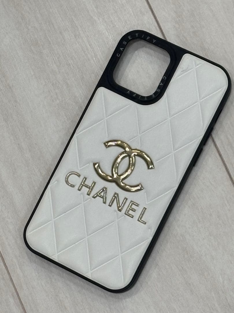 iPhoneケース 人気ホワイト　15pro ラスト1品❣️トレンド品❣️かわいい❣️