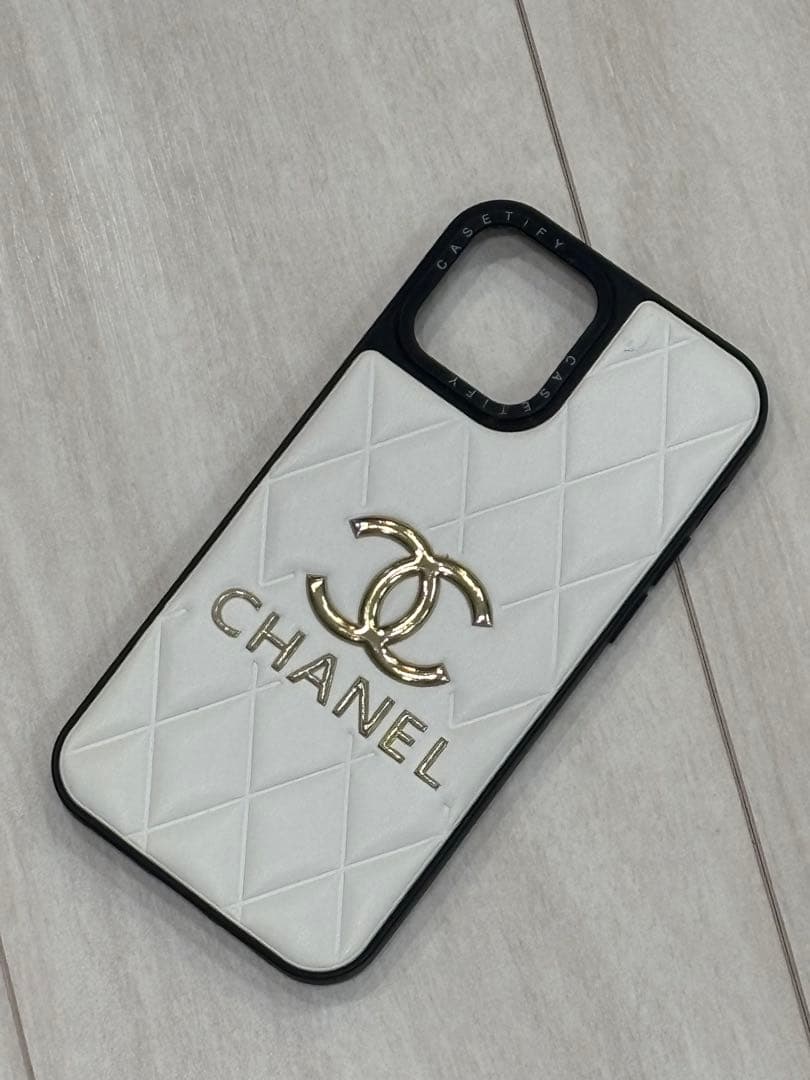 iPhoneケース 人気ホワイト　15pro ラスト1品❣️トレンド品❣️かわいい❣️