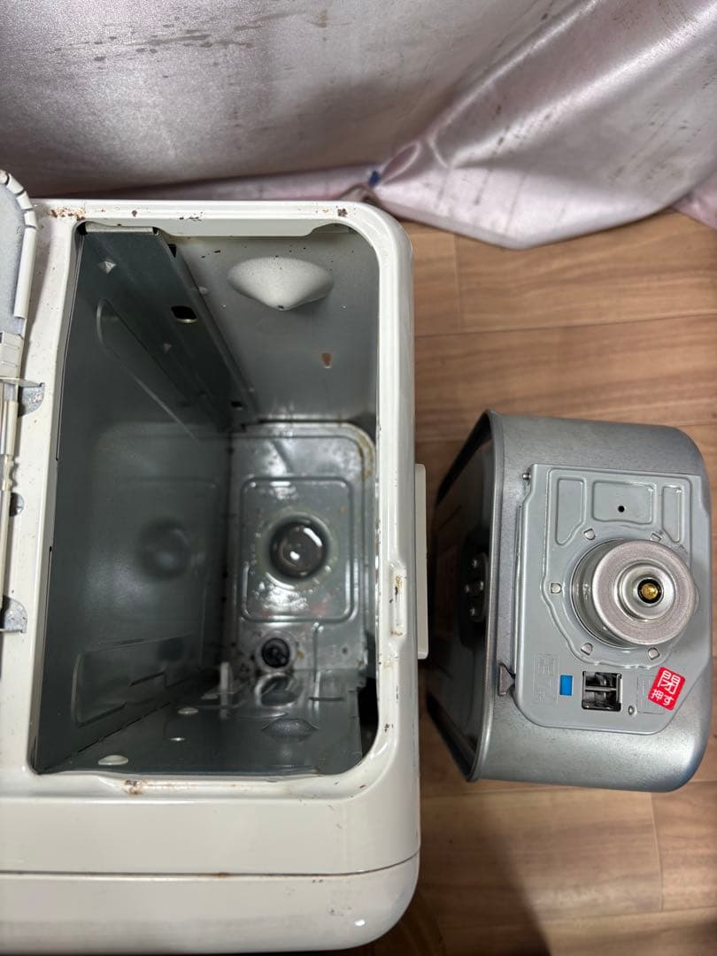 コロナファンヒーター　23年製　 保証付　〜12畳