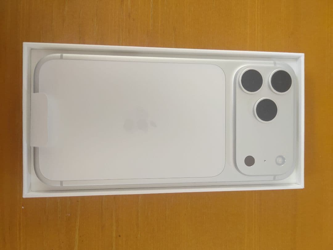 iPhone 17 Pro Max 256GB シルバー SIMフリー ケース付