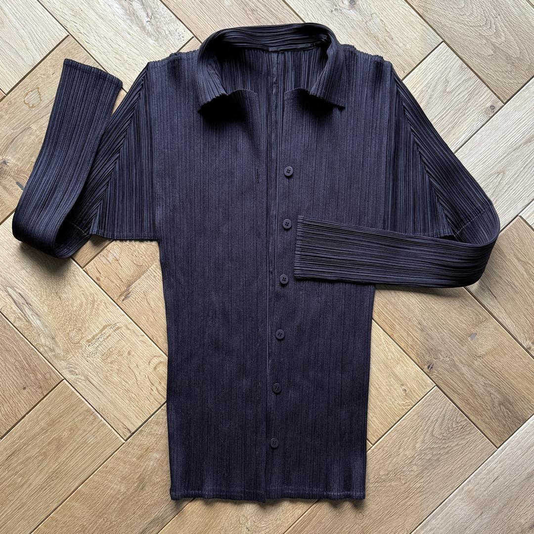 イッセイミヤケ【プリーツ プリーズ】襟付きシャツ／こげ茶