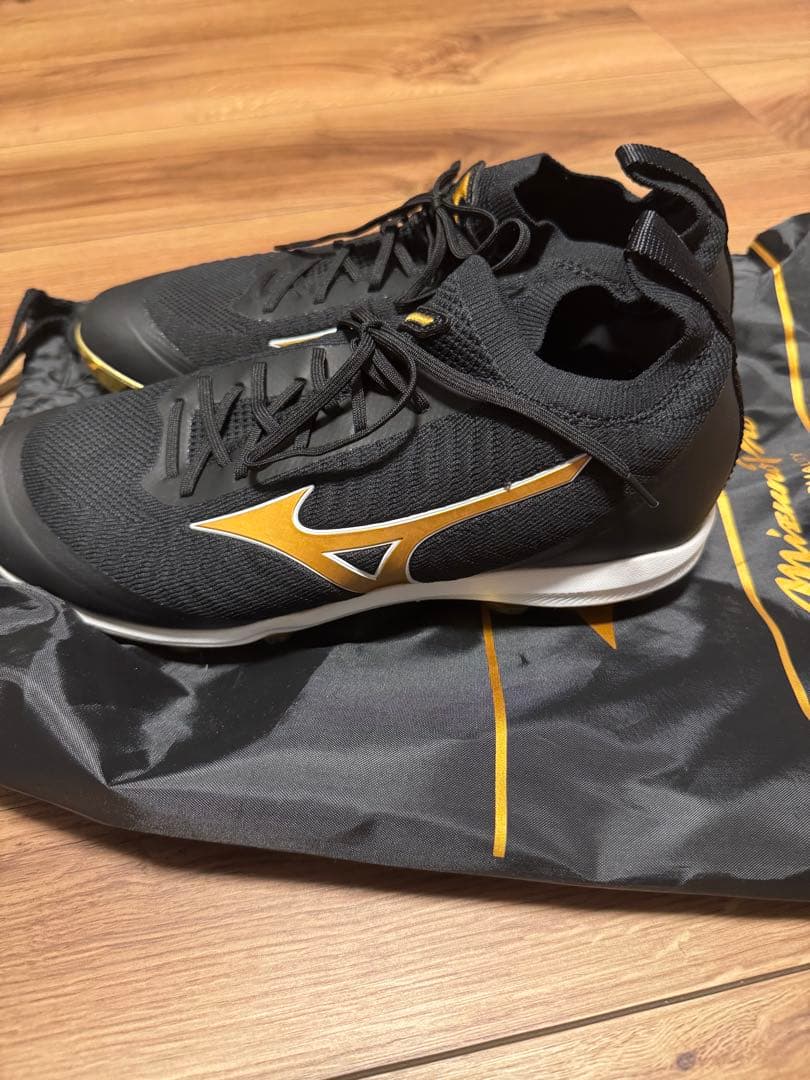 Mizuno ブラック ゴールド スパイクシューズ