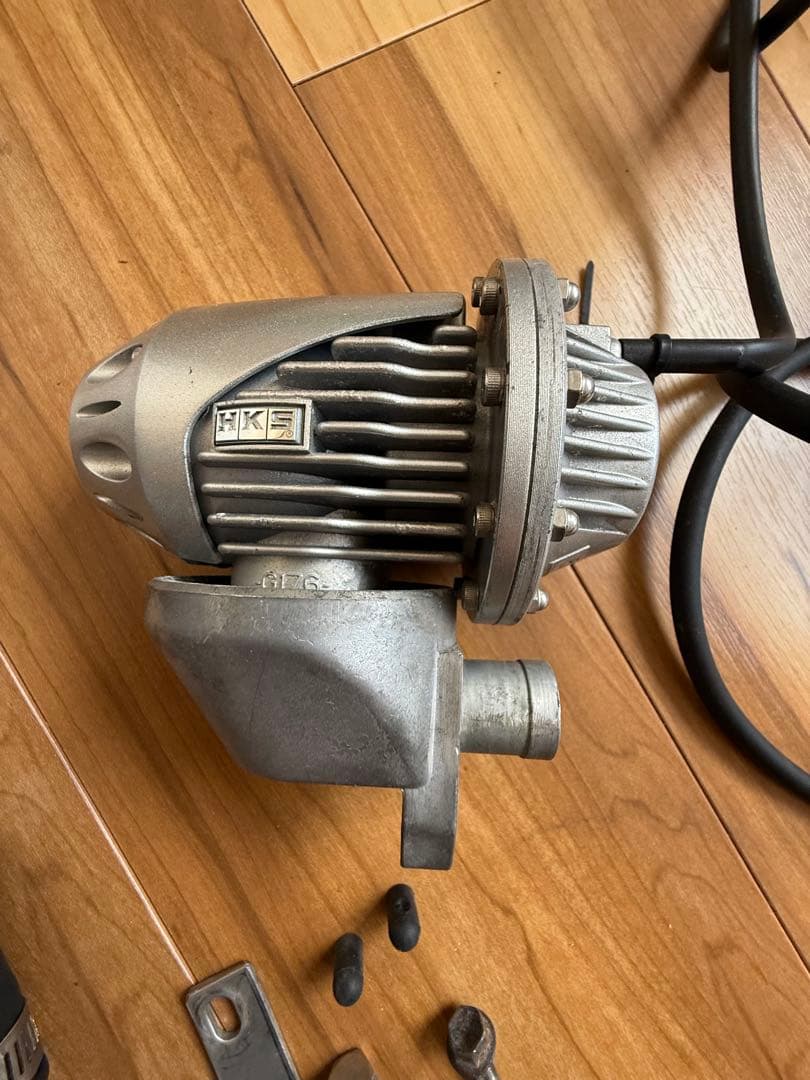 ブローオフバルブ アルミ製 取り付け金具付き