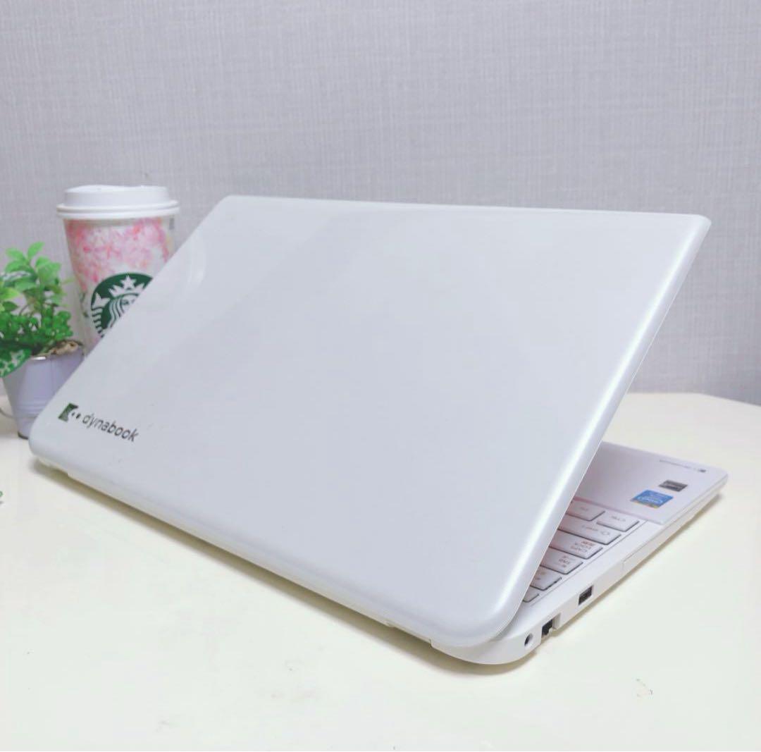 純白、コアi3、高速SSD、最新win11、イラレ&オフィス2021が使える