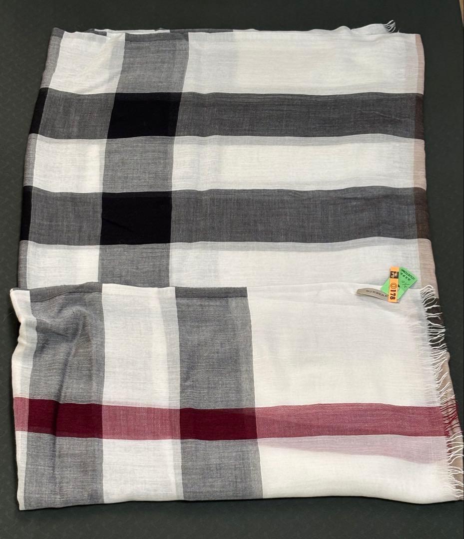 はるぼー様限定 おまとめ2点　【バーバリー】ストールとハンカチセット